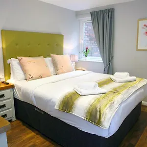 giant-serviced-apartments-eglantine-lodge.belfasthotelsireland.com/